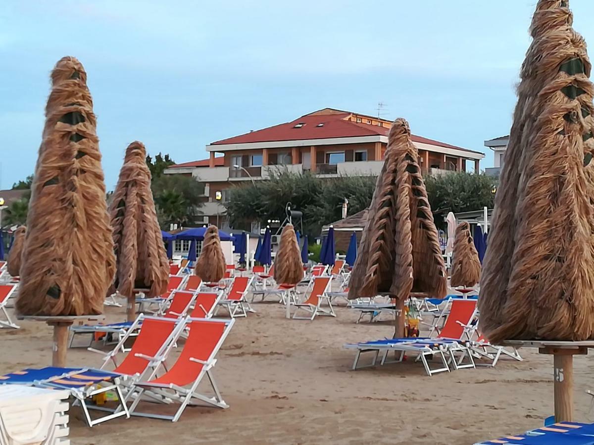 Appartamento Alba Rosa Francavilla Al Mare Bagian luar foto