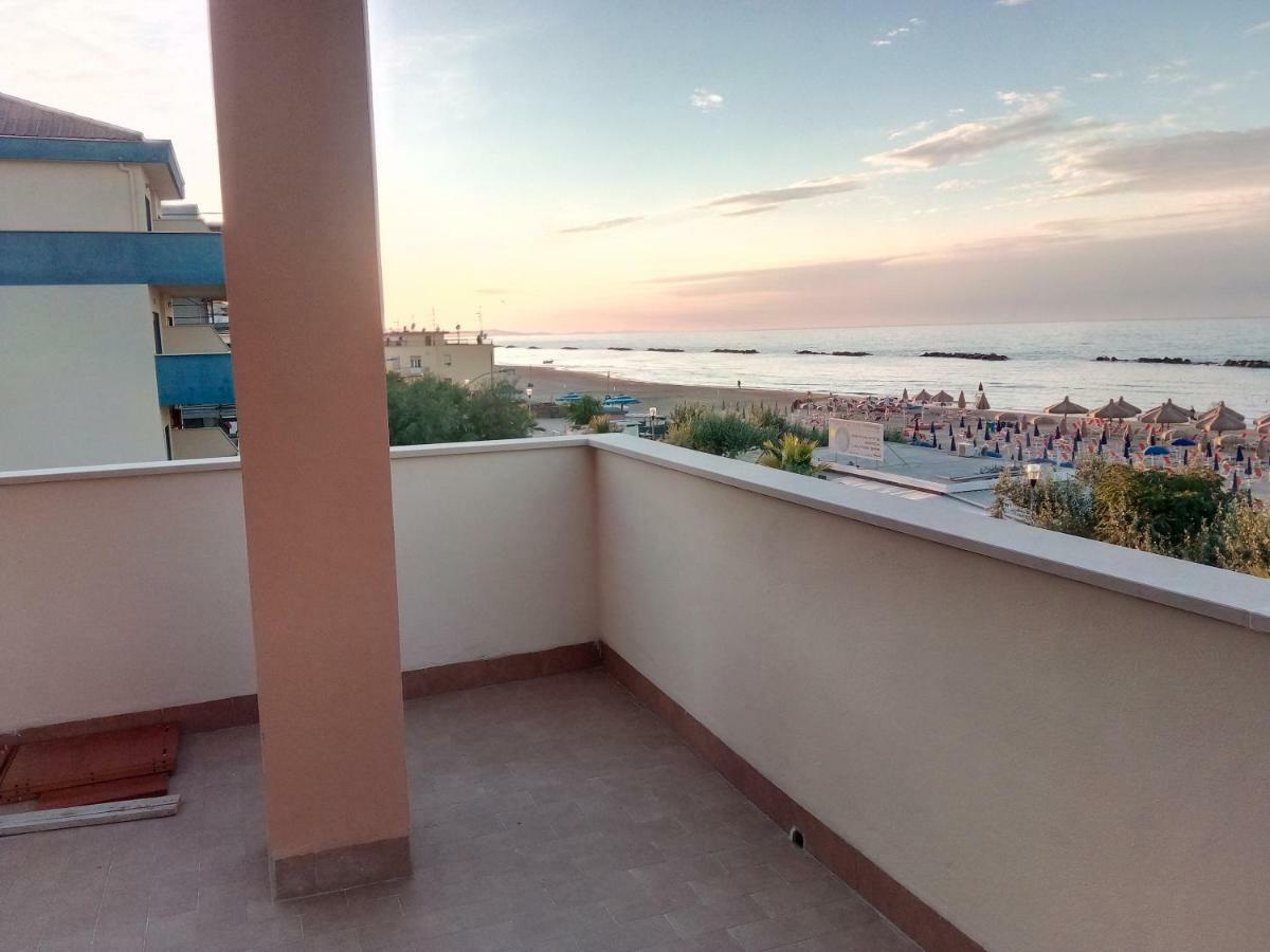 Appartamento Alba Rosa Francavilla Al Mare Bagian luar foto